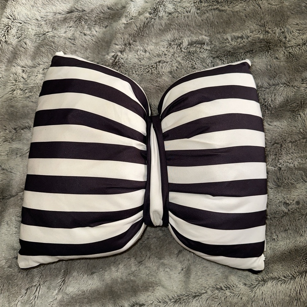 LIKE NEW Black and white striped bow pillow